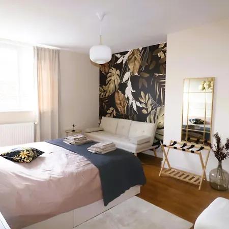 à La Campagne 4 étoiles - 200m2 Hébergement de vacances *